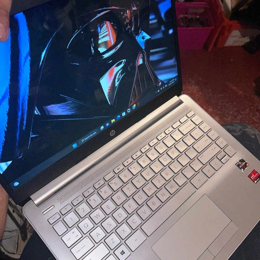HP laptop and Swiss tech travel bag